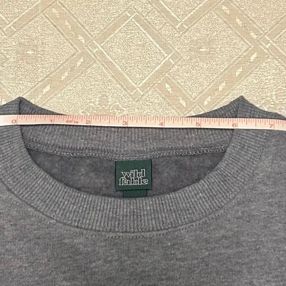 Wild Fable Wild Grey Cropped Raw Hem Crewneck Sweatshirt Pullover Boxy Cozy XS - Picture 6 of 9